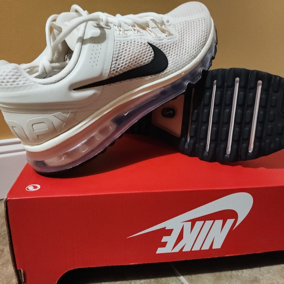 2013 Nike Air Max Sneakers - Picture 1 of 4